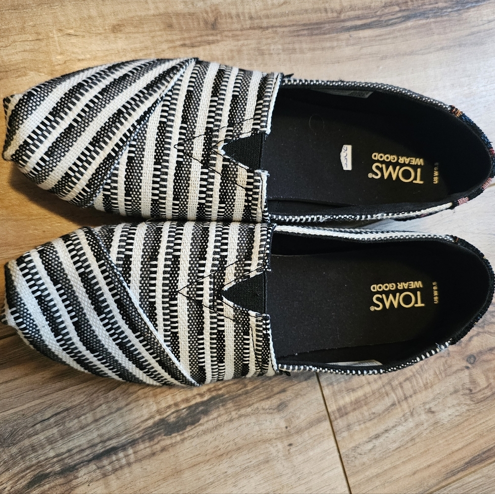 Toms womens size 9.5